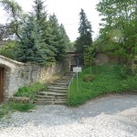 Unterer Eingang zum Friedhof